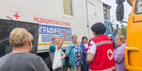 Пришлось и медпомощь оказывать. Врачи и волонтеры проекта "Добро в село" приехали в поселки Артемовского района, чтобы провести обследования сельчан - Газета Егоршинские Вести