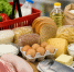 Корзина и продукты на столе: овощи, хлеб, яйца, молоко, масло и рыба - 168.Ru