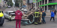 (видео) В Самаре автомобиль каршеринга перевернулся после столкновения с другой легковушкой - TltGorod.Ru