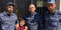 В Дагестане росгвардейцы вернули родителям потерявшегося ребенка - Росгвардия