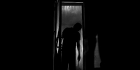 В Тюмени незнакомец вломился в квартиру девушки и угрожал ей убийством - РТВ-Подмосковье