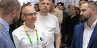 Руководителю администрации президента Кириенко на МФМ-2026 подарили  «Донбассёнка» - Донецк Медиа