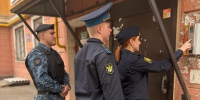 Судебные приставы нашли должницу с помощью доставки цветов - УФССП России
