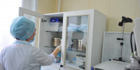 Капельницы и круглосуточное наблюдение: томские врачи вылечили ребенка с острым серозным менингитом - Комсомольская Правда