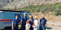 В крымских горах сотрудники МЧС пришли на помощь туристке и семье - Комсомольская Правда