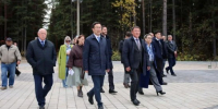 В Ленске в рамках нацпроекта продолжается благоустройство парка "Ойуур" - ГТРК Саха