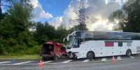 Два человека погибли в ДТП с легковушкой и автобусом в Архипо-Осиповке - Комсомольская Правда
