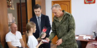 Семьям военнослужащих вручили государственные награды - Гайский городской округ