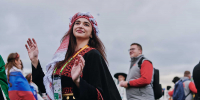 Шествие молодежи мира объединило десять тысяч участников в национальных костюмах - Информационный портал Свердловской области