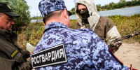 Сотрудники Росгвардии напоминают астраханцам правила обращения с оружием накануне охотничьего сезона - Росгвардия