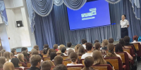 Сотрудники Госавтоинспекции Славянского района провели беседу с первокурсниками с демонстрацией профилактического фильма. - Газета Заря Кубани
