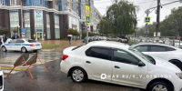 В центре Белгорода заделывают провалившийся из‑за непогоды асфальт на дороге - БелПресса