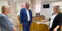 По поручению губернатора Ильи Середюка главы муниципалитетов проверили готовность избирательных участков к выборам - Администрация области