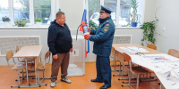 В Курганской области сотрудники Испытательной пожарной лаборатории и госпожнадзора проводят консультации в ходе обследования избирательных участков - МЧС