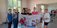 Участники ГТО позируют с плакатом. - Козельский район
