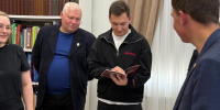 Депутат Тимур Сулейменов посетил выставку старшеклассника об истории парламентаризма на Ямале - Законодательное Собрание