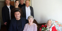 Андрей Новичков поздравил долгожительницу Мичуринского округа - Областная Дума