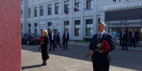 Федор Щукин и Валентина Матвиенко приняли участие в церемонии возложения цветов - РИА Дагестан