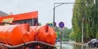 Липецк накрыл затяжной дождь: на дорогах откачивают воду - МОЁ! Липецк