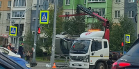 Протаранил и впечатал в забор: возле «Ньютона» произошла жесткая авария - КП Челябинск