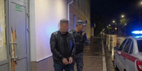 Сломал дверь, выбил стекло: уфимец пытался ворваться в здание нефтяного университета - Комсомольская правда