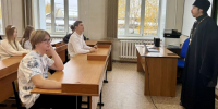 Благочинный Алданского округа провел духовно-нравственные беседы со школьниками - Якутская и Ленская епархия