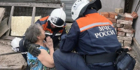 Мариупольские спасатели оказали помощь пенсионерке, застрявшей в колодце - МЧС России