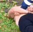 Полуголый водитель полез в драку с полицейскими и искупался в грязи в Кирове - Город Киров