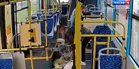 Водителя автобуса привлекли к ответственности за падение петербурженки в салоне - ГТРК Санкт-Петербург