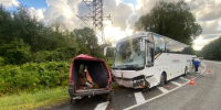 «Фольксваген» вылетел на встречку и врезался в автобус «Ростов — Геленджик» под Архипо-Осиповкой - Bloknot-Rostov.Ru