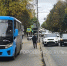 Автобусы едут про тротуару: транспортный коллапс из-за ДТП случился в центре Кирова - Город Киров