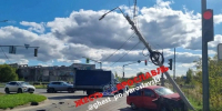В Ярославле легковушка влетела в столб — подробности ДТП | Источник: Жесть Ярославль / Vk.ru - 76.Ru