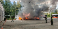 Электробус сгорел на улице Ивлиева в Нижнем Новгороде: видео и фото - фото 1 - vGorodeN.Ru