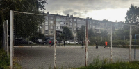 Жители Ключевой восстанавливают спортплощадку во дворе на улице Антонова ⠀ - StolicaOnego.Ru