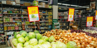 Севастопольские торговые сети сохранили цены на базовые продукты и снизили стоимость местных овощей и фруктов - Правительство Севастополя
