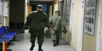 В воронежских военкоматах организуют голосование для мужчин: граждан предупредили о новом фейке - РИА Воронеж