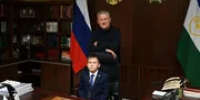 Школьник Анвар Вахитов из Кумертау посетил рабочий кабинет Главы Башкирии - Башинформ