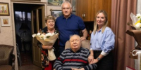 Аксёнов вручил Александру Форманчуку нагрудный знак и удостоверение почётного гражданина Крыма - Вести Крым