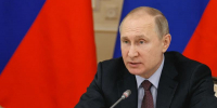 Житель Уганды, мечтавший стать сыном Путину, приехал в Екатеринбург с подарком для него - EaNews.Ru