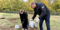 При поддержке местного отделения «Единой России» в Братске высадили более ста саженцев деревьев и кустарников - Единая Россия