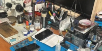 Полиция закрыла магазин на Марата, где продавали поддельные смартфоны - Комсомольская правда