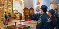 Сотрудники МЧС России почтили икону Божией матери «Неопалимая Купина» в Спасо-Преображенском кафедральном соборе в Хабаровске - МЧС по Хабаровскому краю