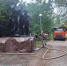В Бердянске ко Дню города помыли памятники  . - Городской округ Бердянск