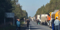 В Гаврилов-Ямской округе собралась шестикилометровая пробка из-за ДТП с фурой | Источник: читатель 76.RU - 76.Ru