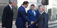 Виталий Хоценко передал омскому здравоохранению автопарк из 12 новых машин скорой помощи - Газета Ваша звезда