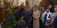 Михаил Ведерников вместе с Юлией Барановской пообщался с семьями переселенцев. Скриншот из передачи Барановской «Губернатор без галстука» - InformPskov.Ru