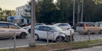 "Лексус" перевернулся на крышу при столкновении с другим авто в Биробиджане - ИА Eaomedia.Ru