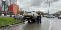 В Екатеринбурге легковушка врезалась в кроссовер, пострадали 3 человека - КП Екатеринбург