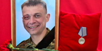 В Тихвине простились с погибшим на СВО Максимом Шубиным - ЛенТВ24