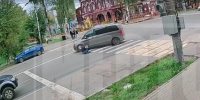 Кировчанка выбежала прямо под колеса Мерседеса: видео - Город Киров
